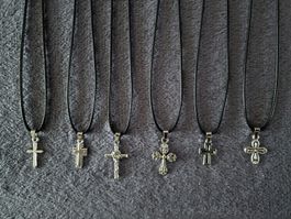 Lot de 6 colliers croix argentées, NEUFS