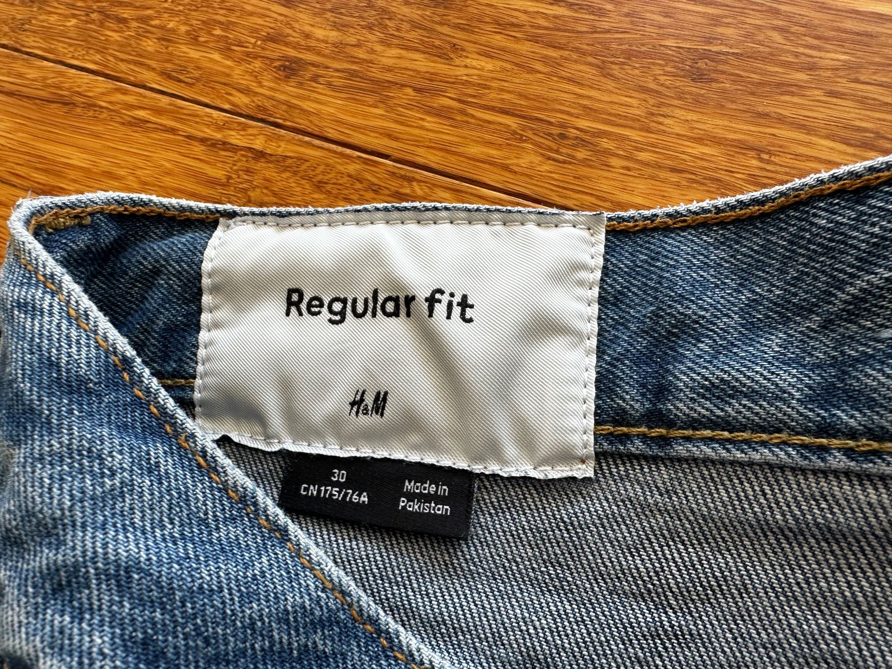 H&M Pantaloni: H&M Regular Fit Shorts Grösse 30 – Usato da Zürich venduto da karsumpel11 1
