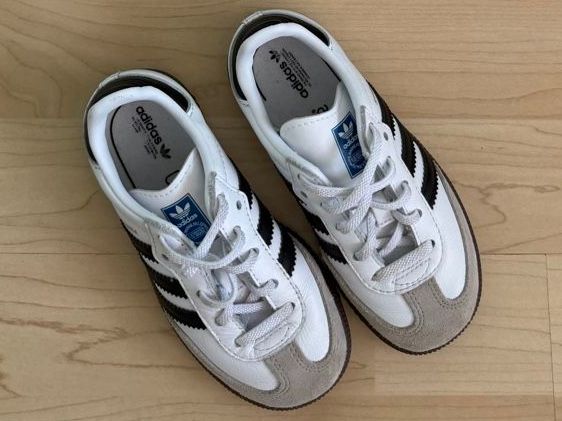 Adidas Chaussures garçon: Baby Adidas Samba in 26 – D'occasion à Birmensdorf ZH par elibela