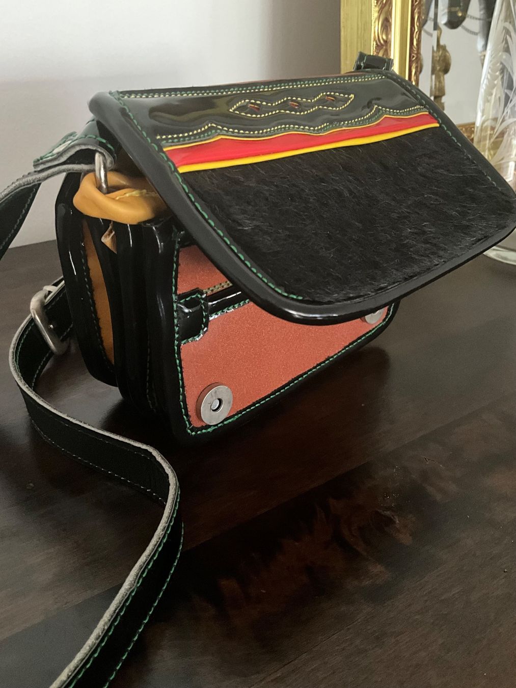 Vera Pelle Borse: Ledertasche in einem speziellen Design – Nuovo e nell'imballaggio originale da Bern venduto da Javero 1
