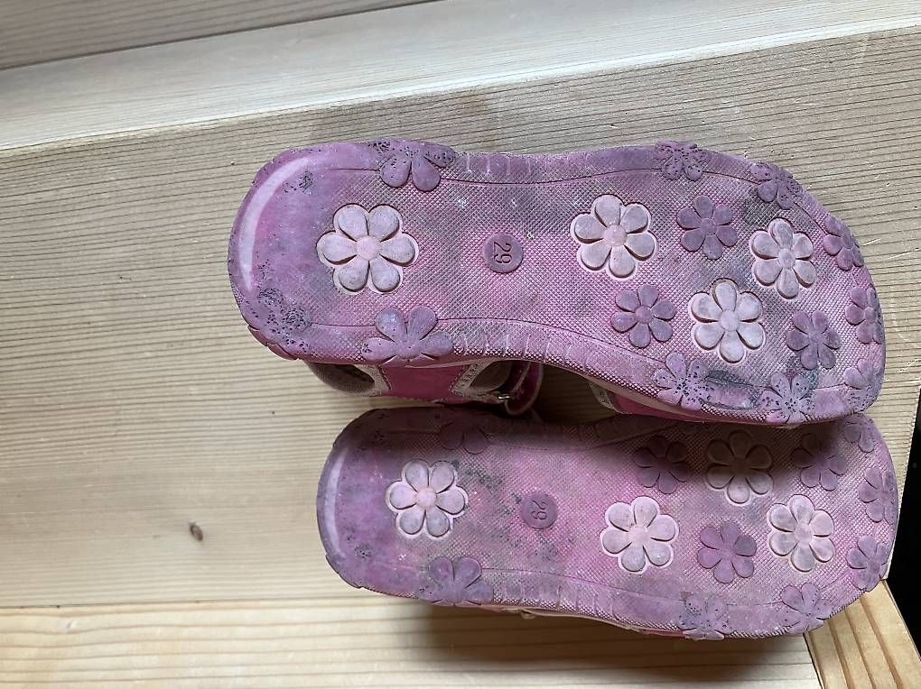 Scarpe per ragazze: Mädchensandalen pink Gr.29 – Usato da Brunnadern venduto da Bumlebee 2