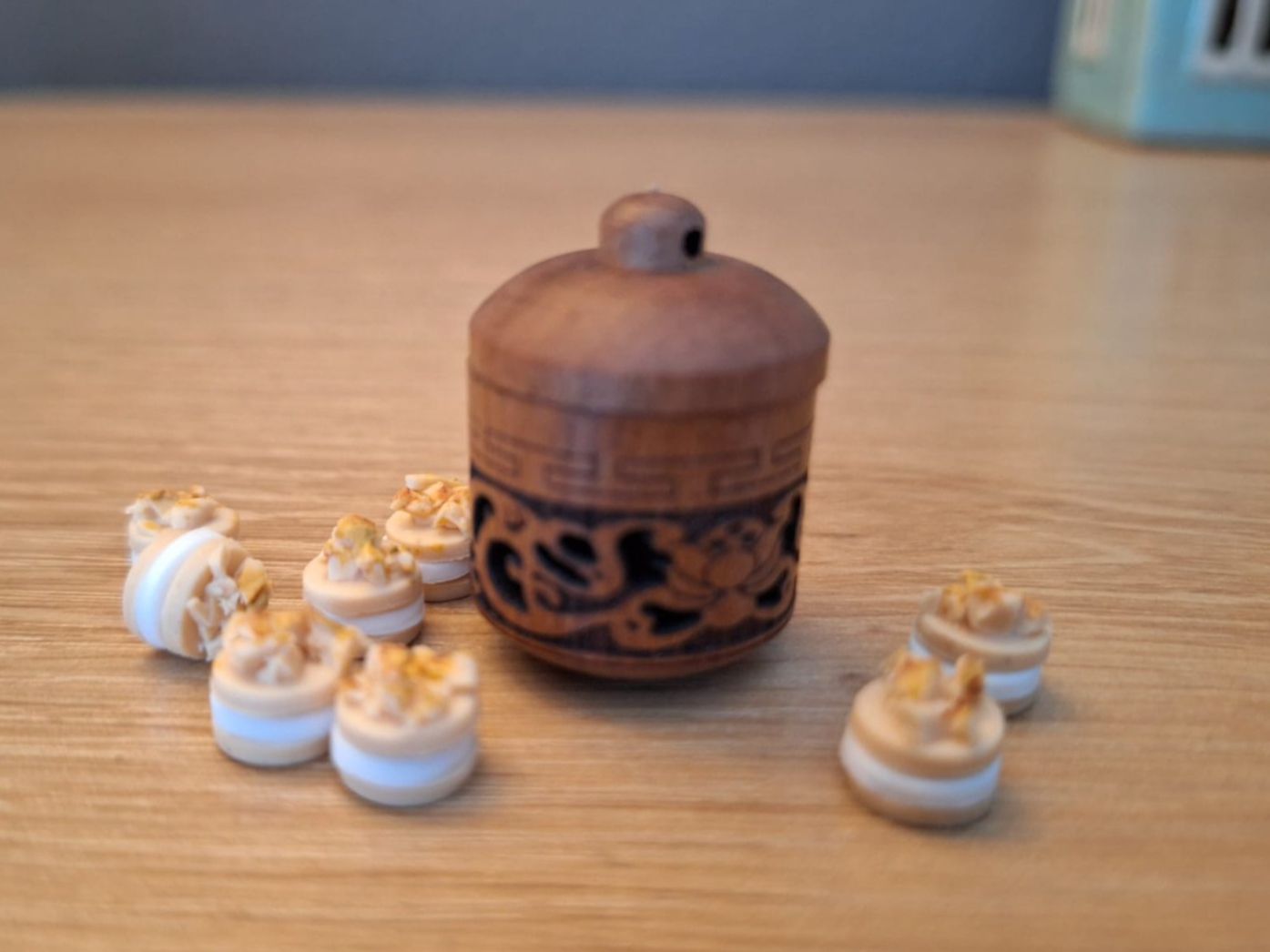 Case e mobili per bambole: Handmade Japonaise Kekse mit Holzdose – Nuovo (secondo la descrizione) da Zürich venduto da HandmadeTinyFood 4