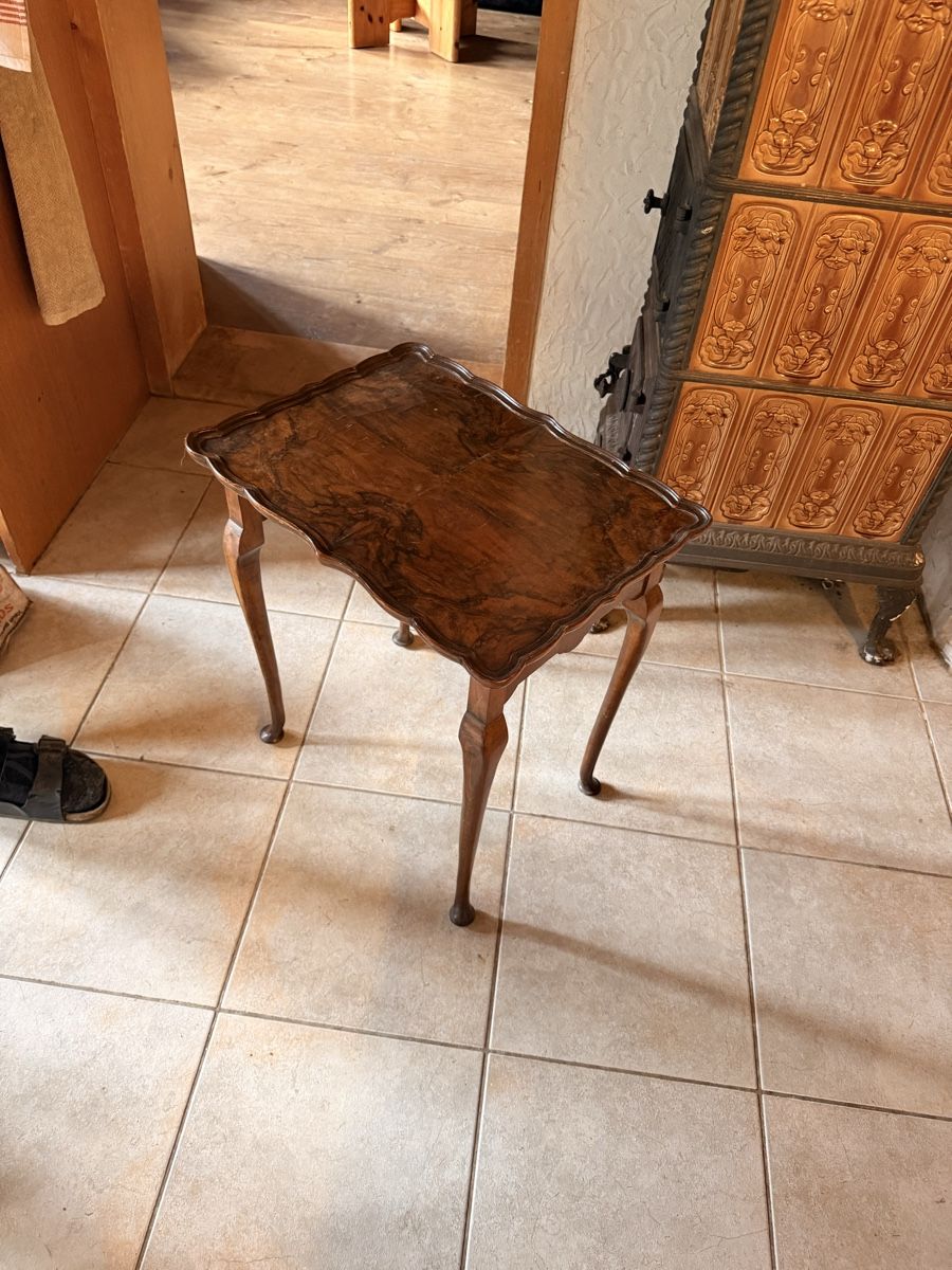 Set di tavolo e panche: Schöner Antiker Beistelltisch – Usato da Lenk im Simmental venduto da F3775 2
