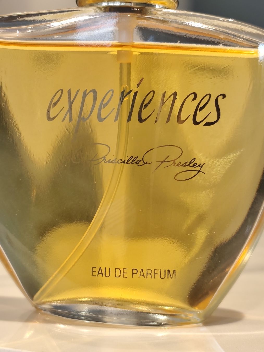 Profumi & Eau de Toilette: Parfume Experiences Priscilla Presley 50 ml – Usato da Männedorf venduto da Ursik_OnlineShop 1