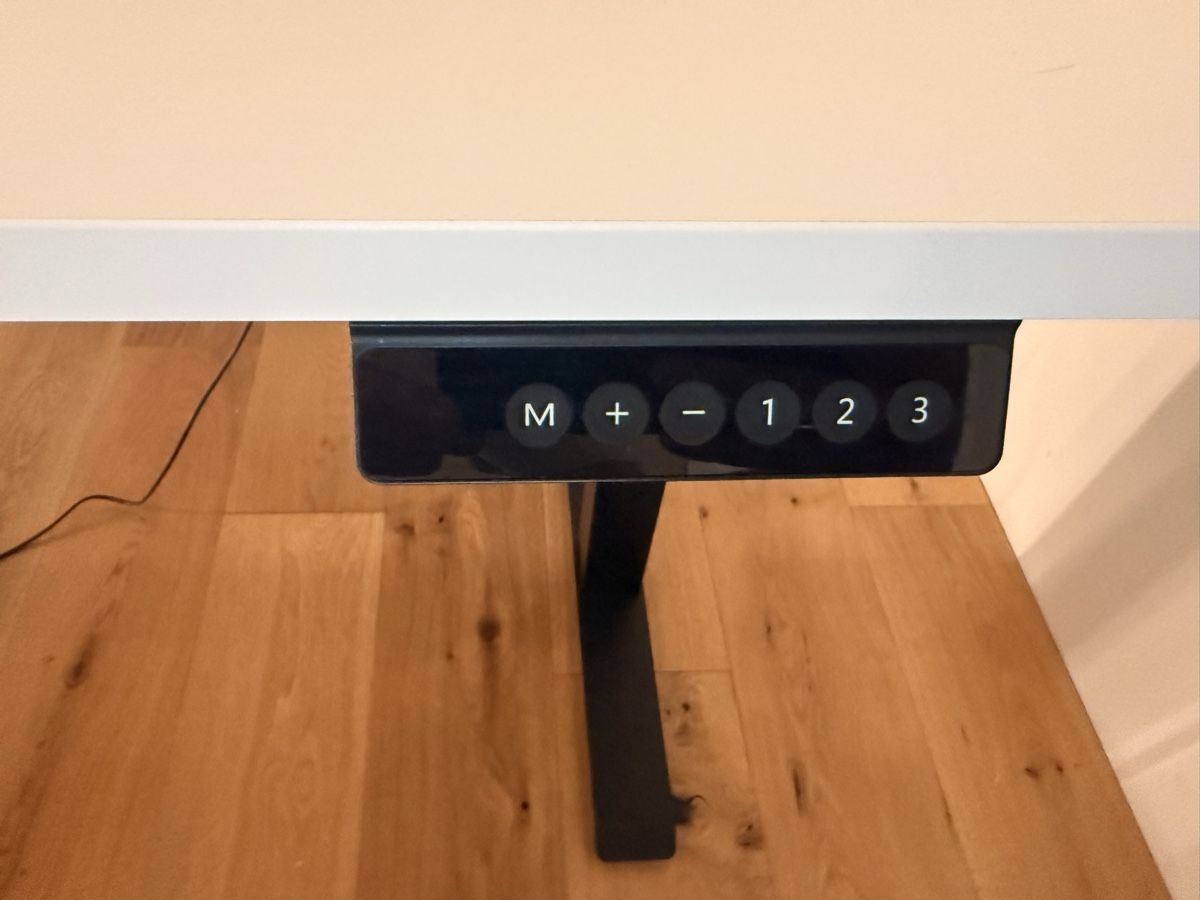 Scrivanie: Pult elektrisch höhenverstellbar – Usato da Brüttisellen venduto da LimeSt 1