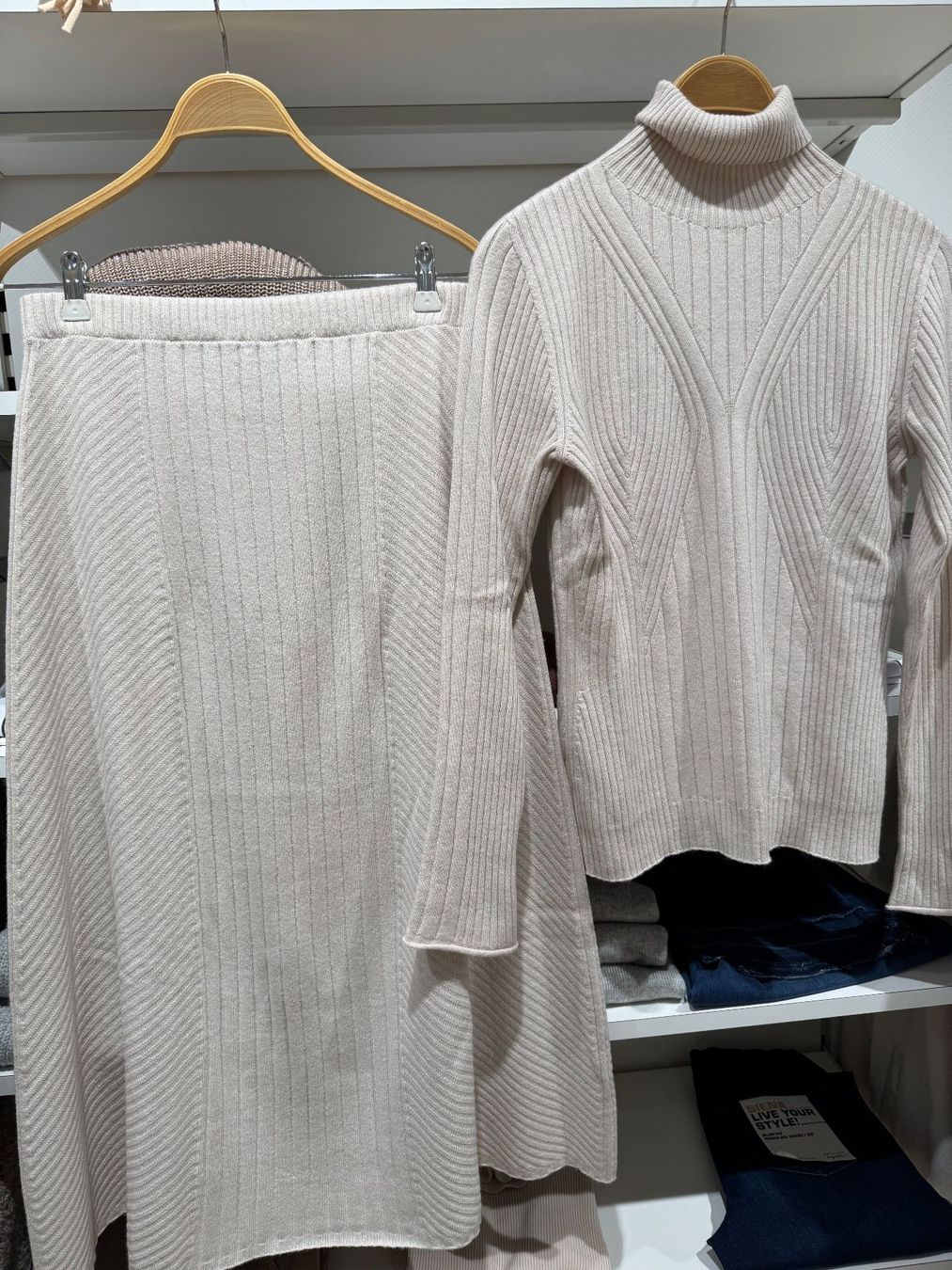 Lotti di vestiti: Strick-Set, D. Exterior, Rock & Pullover, Gr. S. Neuwertig – Nuovo (secondo la descrizione) da Oberrohrdorf venduto da maggys15