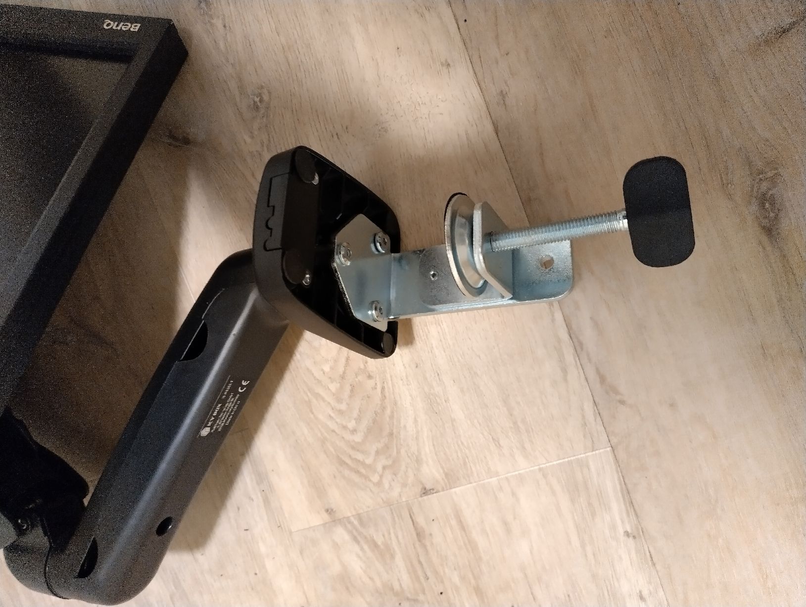 BenQ Monitor: 24" Monitor mit Tischarm – Usato da Dättwil AG venduto da Kleinaberfein 3