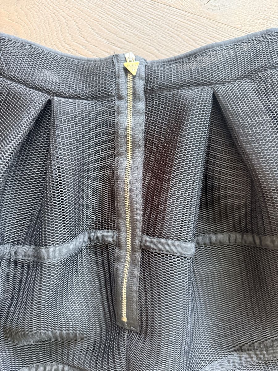 Guess Gonne: Guess black skirt  – Usato da Melide venduto da Nikola-123 3