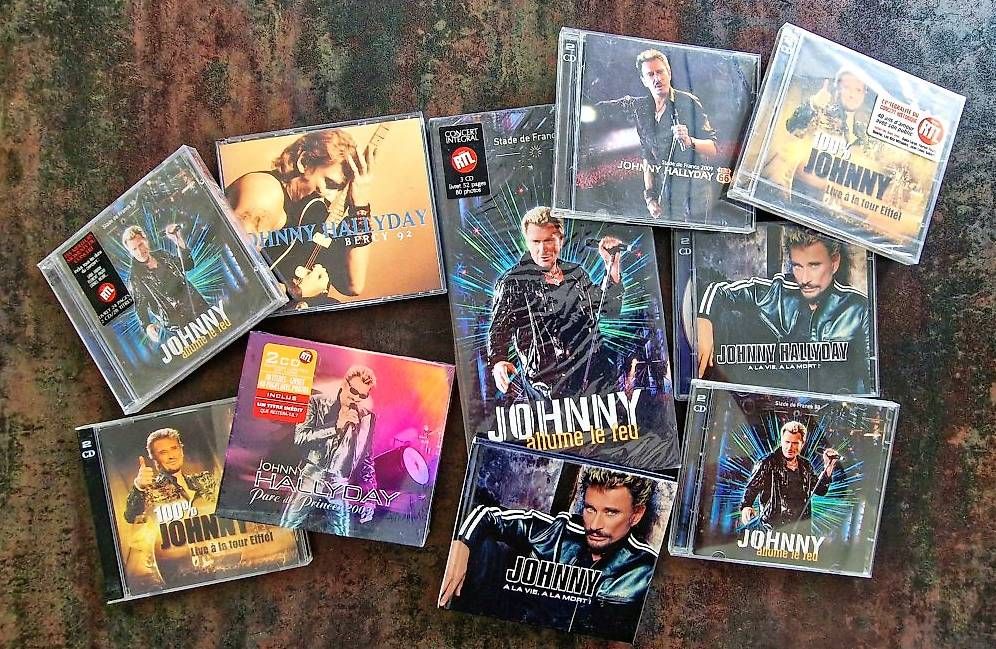Scaffali: Vinyles, CD, DVD et livres de JOHNNY HALLIDAY – Usato da Belmont-sur-Lausanne venduto da Lombert 2