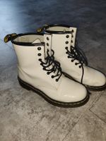Dr. Martens blanches vernies