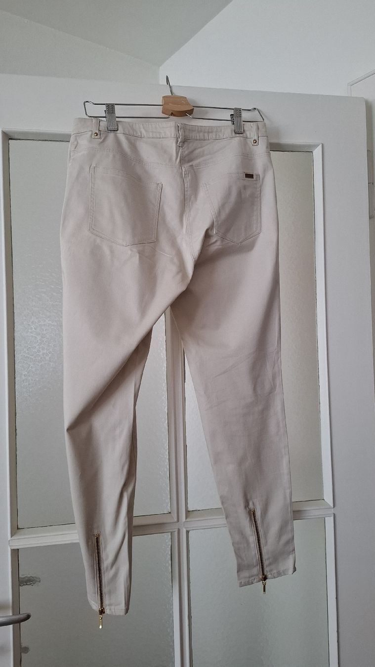 H&M Pantaloni: Pantalon beige H&M – Usato da Vevey venduto da latessinoise 1
