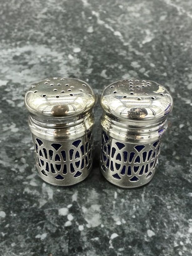 Elettrodomestici da cucina: Vintage Silver Plated Salt & Pepper Set & Condiment Dish – Usato da Villmergen venduto da JacRon 1