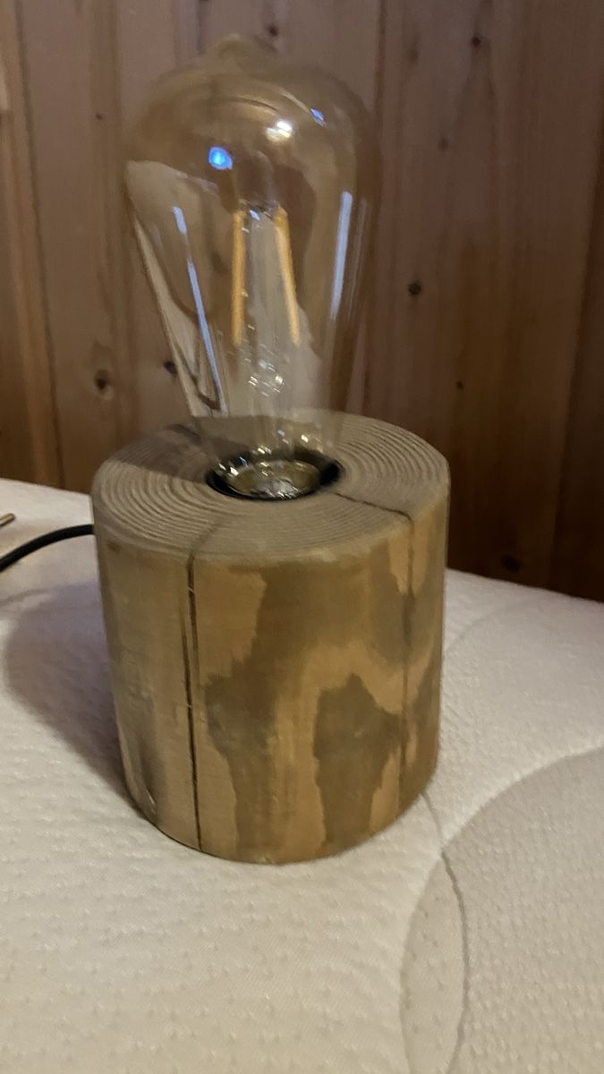 Lampen: Lampe de bureau en bois avec ampoule – Neu (gemäss Beschreibung) aus Ovronnaz von LesBidochons 1