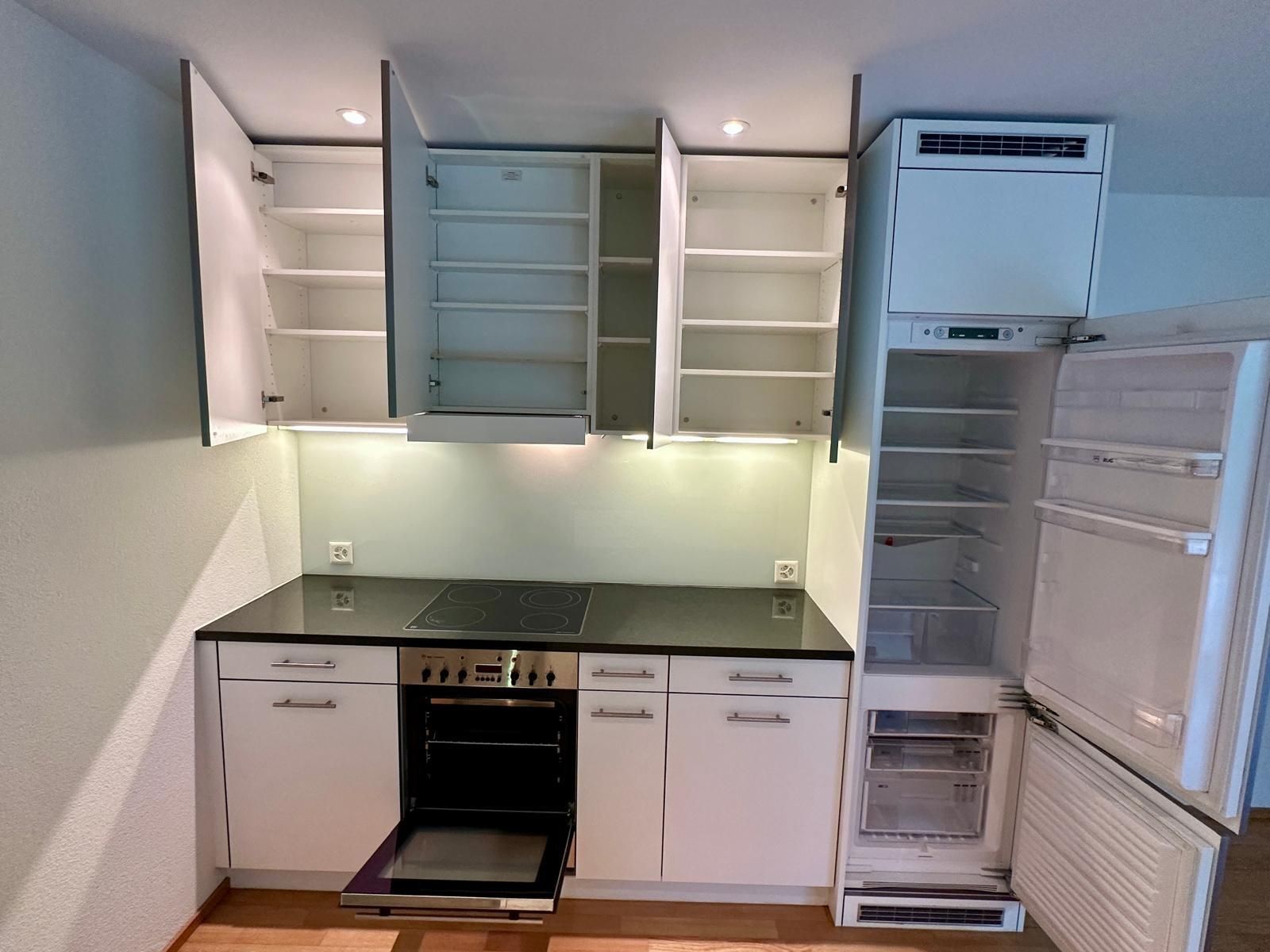 V-Zug Cucine complete: Küche mit Geräten und Granitabdeckung gebraucht – Usato da Pfäffikon SZ venduto da Brocki-21 1