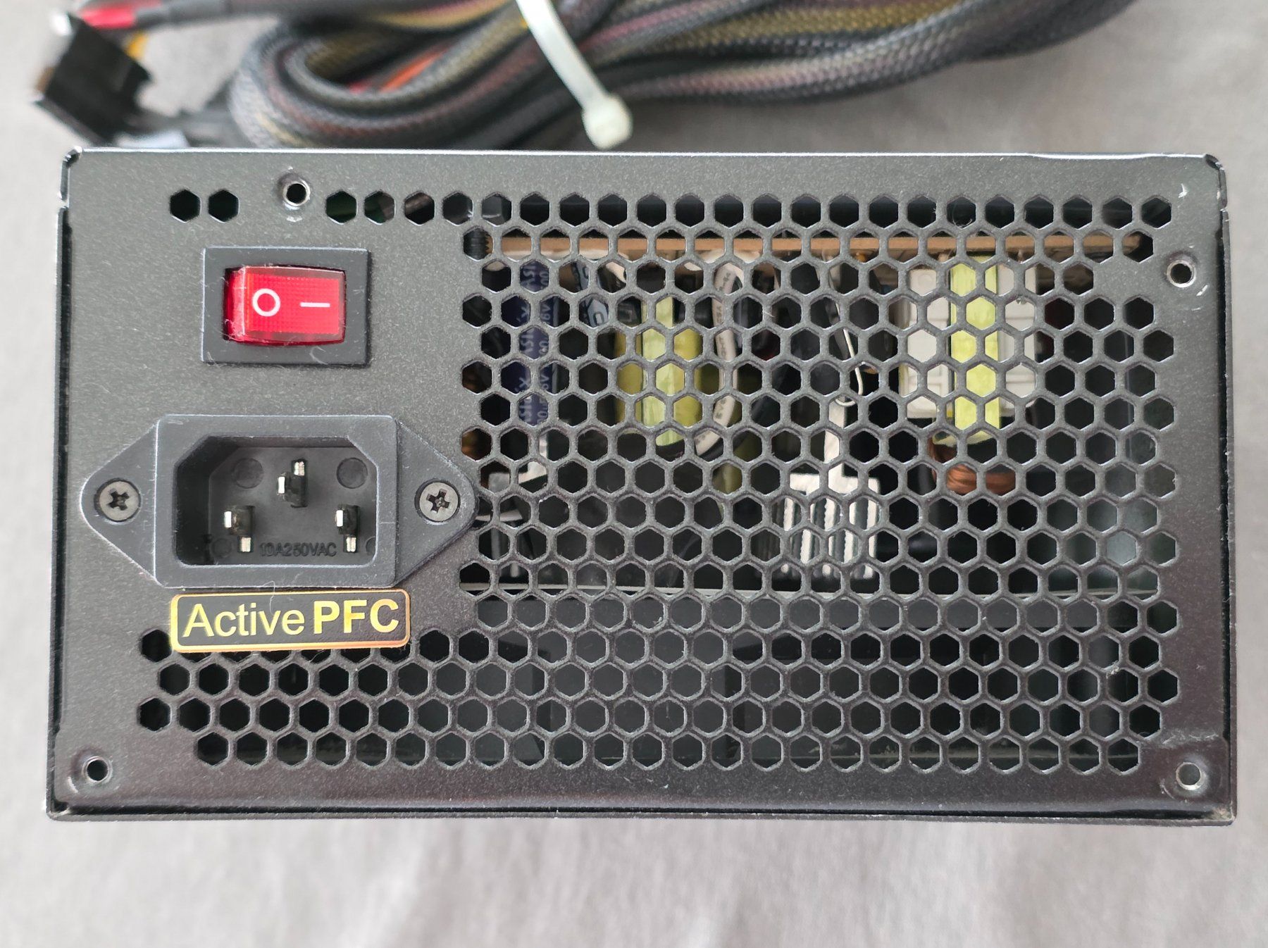 Componenti elettronici: Computer Netzteil ATX 650 Watt techsolo STP-650 v2.3 – Usato da Safenwil venduto da gudda 5