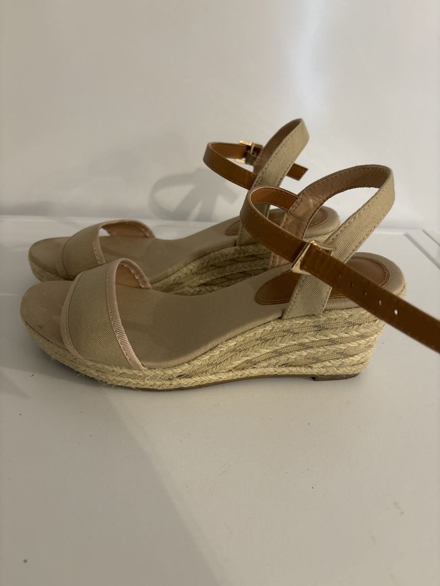Scarpe da donna: Keilabsatz Sandalen 37 – Nuovo (secondo la descrizione) da Oberwil b.Büren venduto da holzschnitzu 1