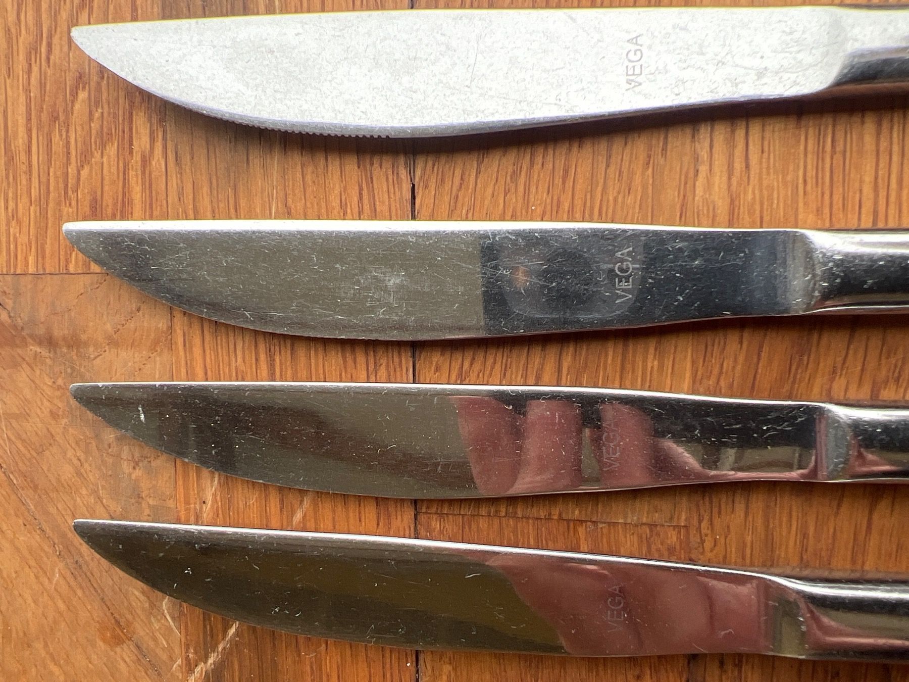 Coltelli: 12 Speisemesser Vega – Usato da Gossau SG venduto da Sombat 1