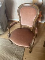 Fauteuil d'époque en velours rose - Élégance & Confort