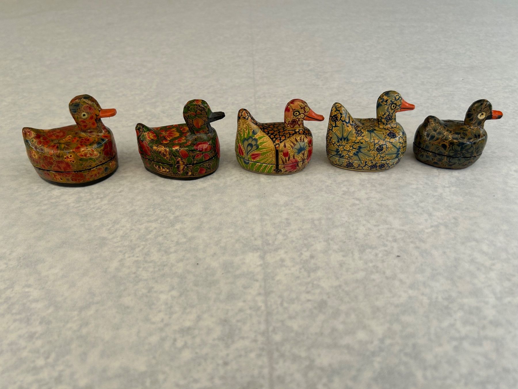 Statuette: 5 Entenfiguren bunt bemalt guter Zustand – Usato da Etzelkofen venduto da Botti50 2
