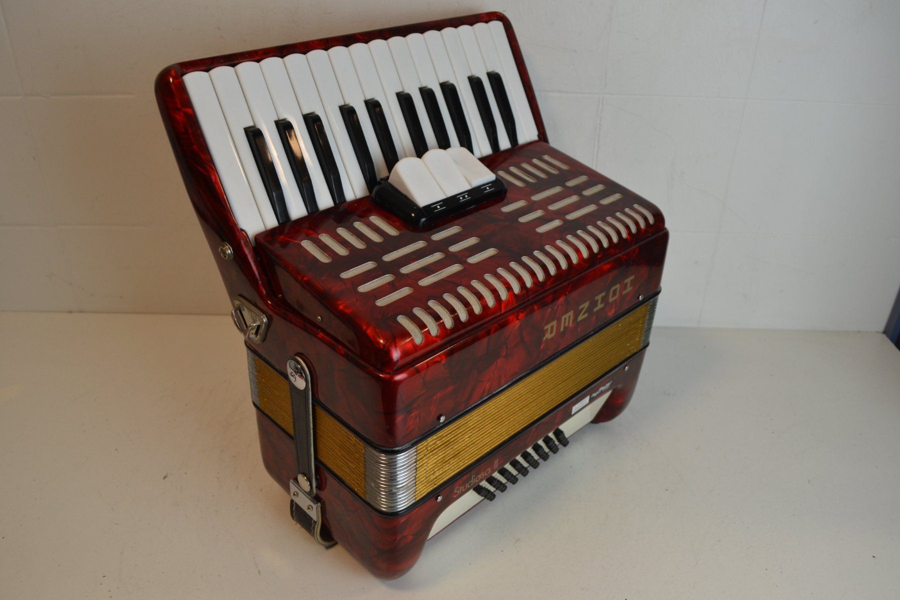 Hohner Musikinstrumente: Akkordeon chromatisch Hohner Studiosa II – Gebraucht aus Zürich von Brockito 1
