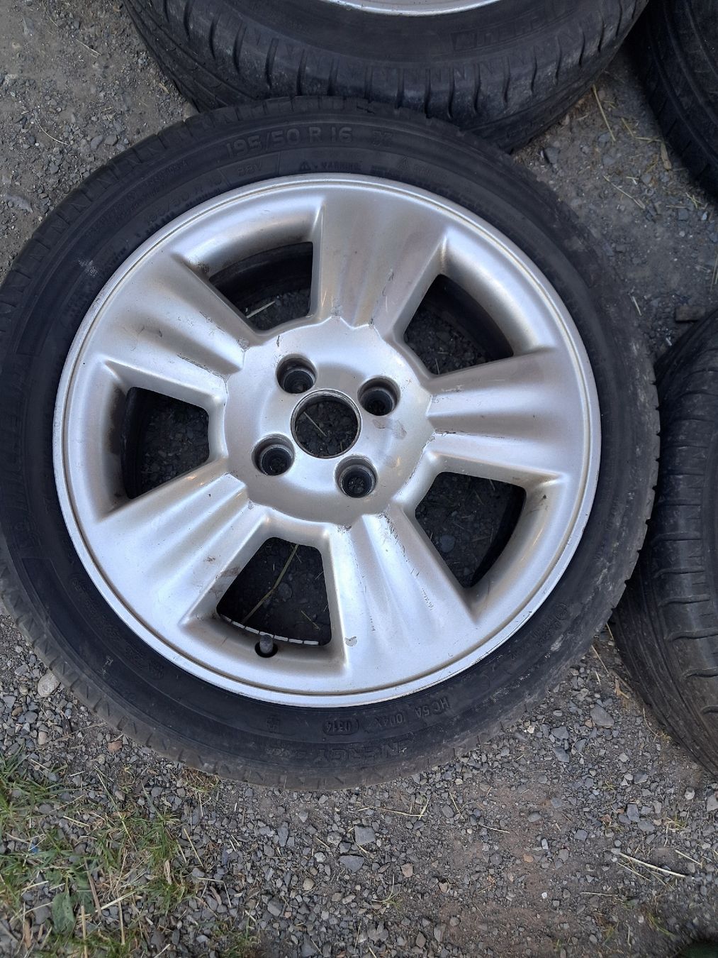 Pneumatici & Ruote complete: 4 Original Alufelgen zu Renault Megane  – Usato da Wichtrach venduto da Crevo 2