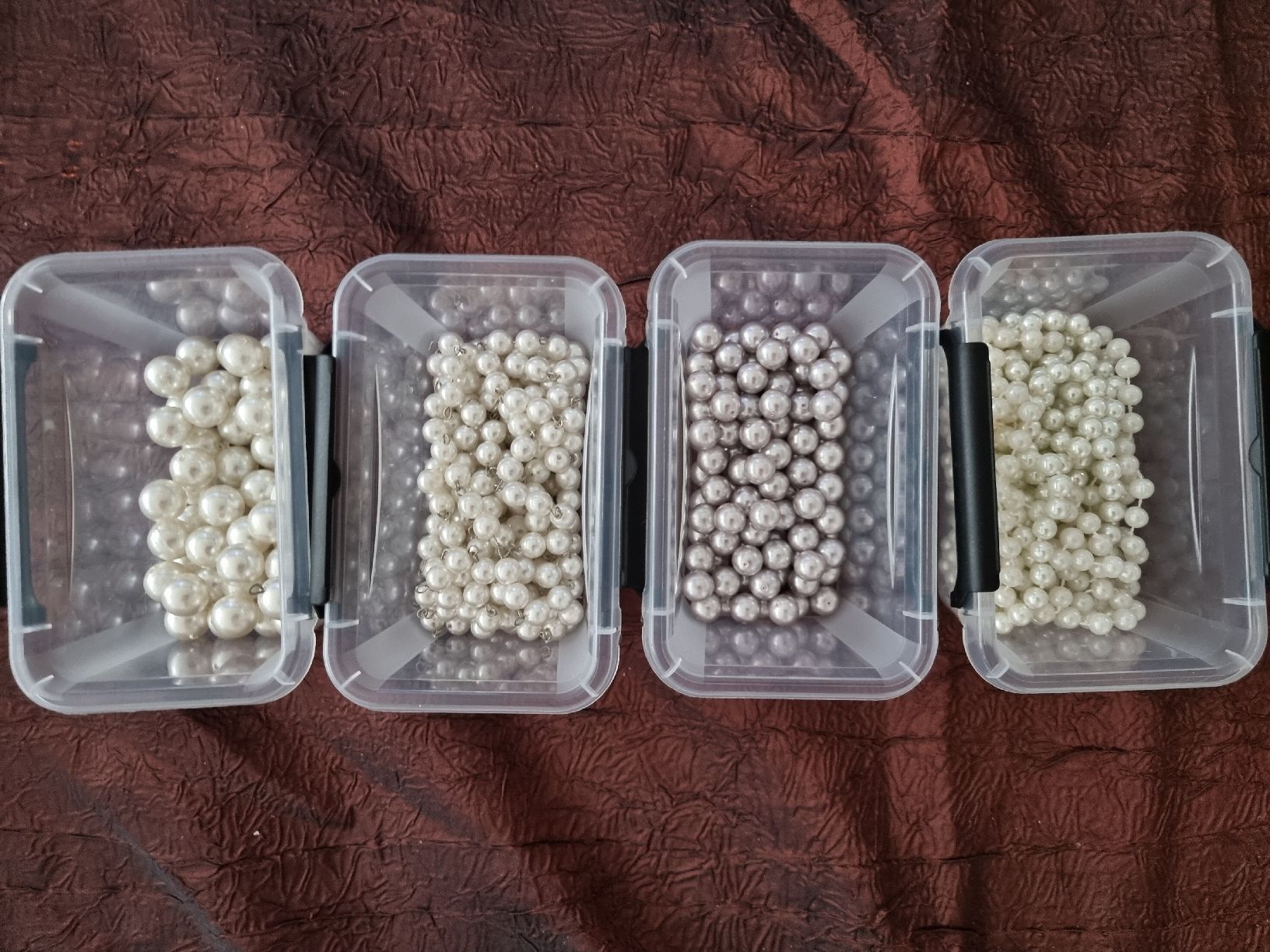 Perle (finte): 918 Gramm Bastelperlen, Schmuckperlen, Weiss – Nuovo (secondo la descrizione) da Glattpark (Opfikon) venduto da Kreative63