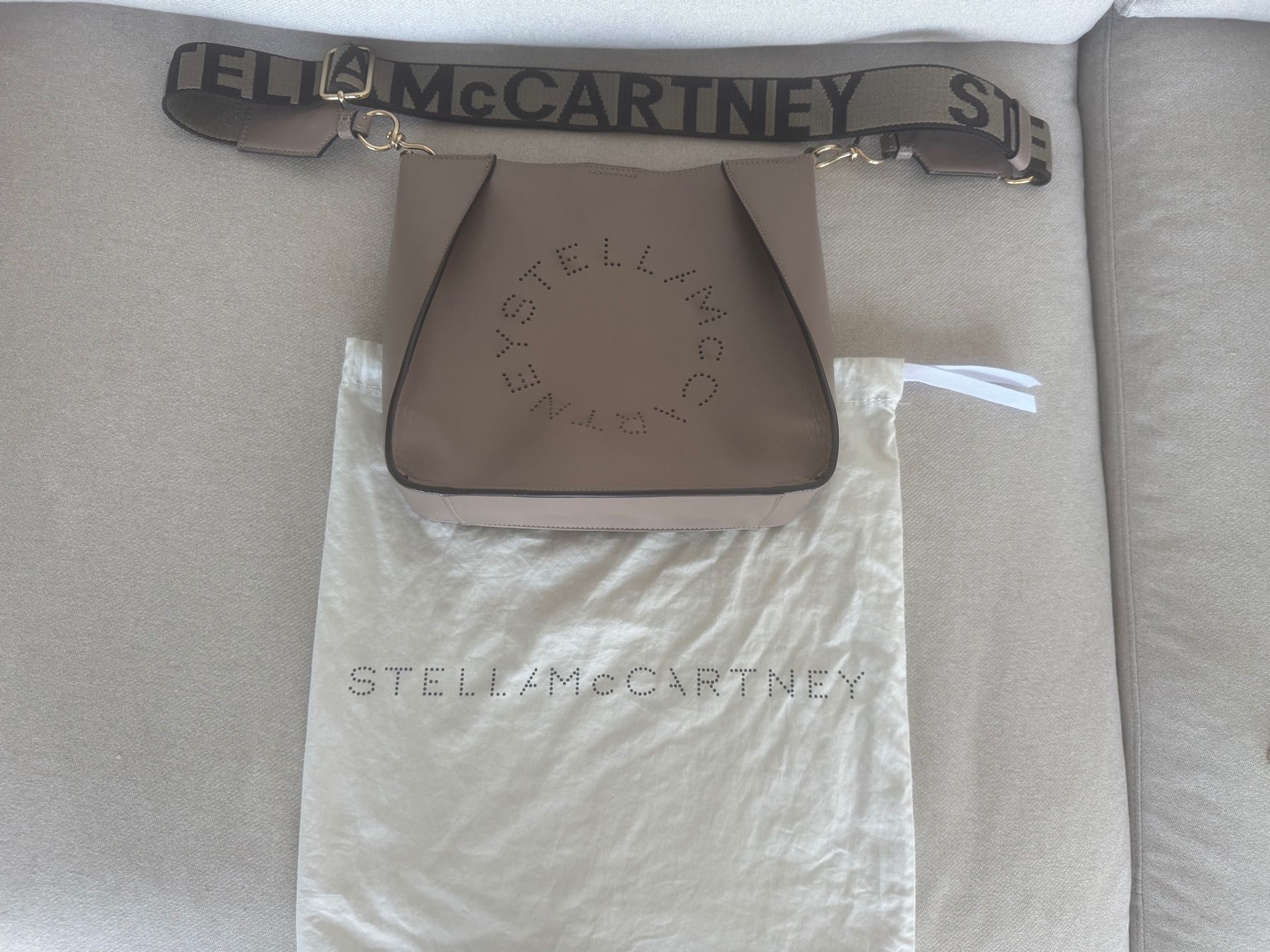 Stella McCartney Taschen für Damen: Stella Mccartney Logo Square Crossbody Bag – Gebraucht aus Castagnola von bet_xd6h 1