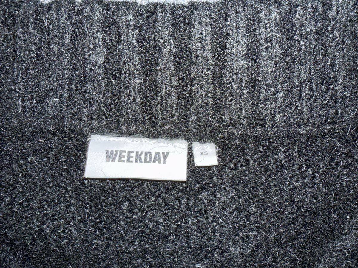 Weekday Maglioni & Felpe: Schwarzer Pullover mit V-Ausschnitt von Weekday, XS – Usato da Bern venduto da katystrophal 3