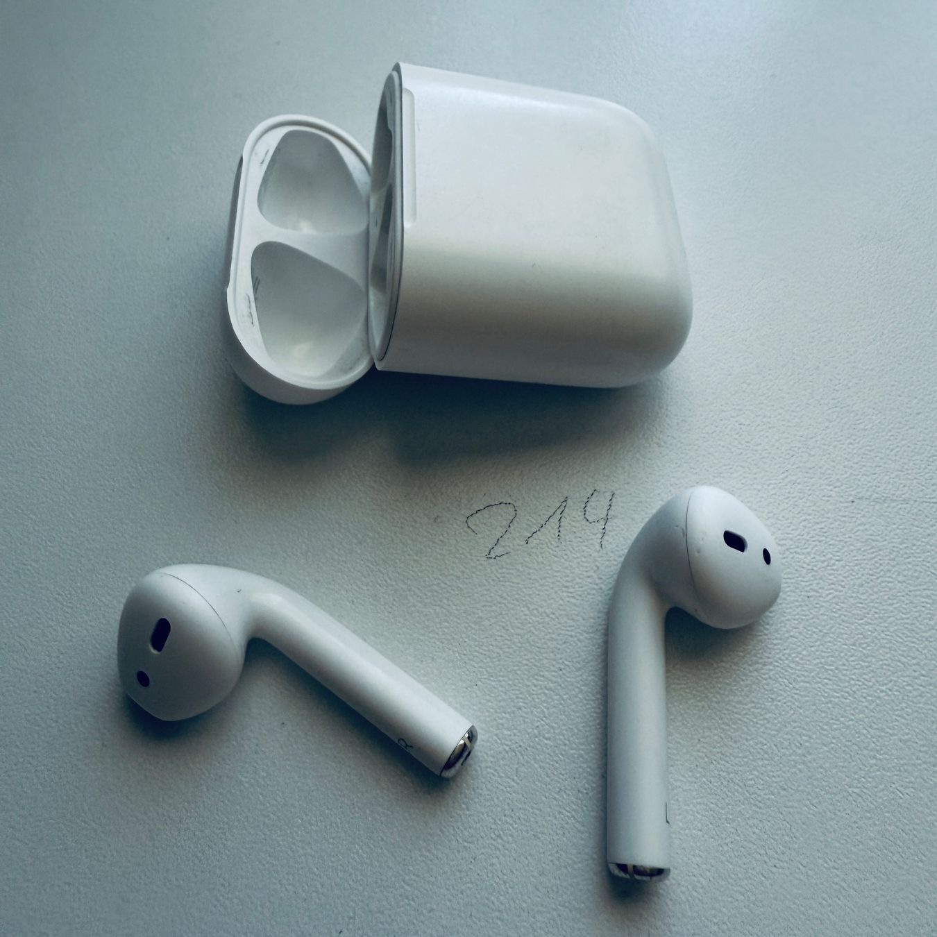 Apple Cuffie: Original Apple AirPods 2 Gen. Wireless Kopfhörer & Case – Usato da Basel venduto da MY.AIRPODS.SHOP 1