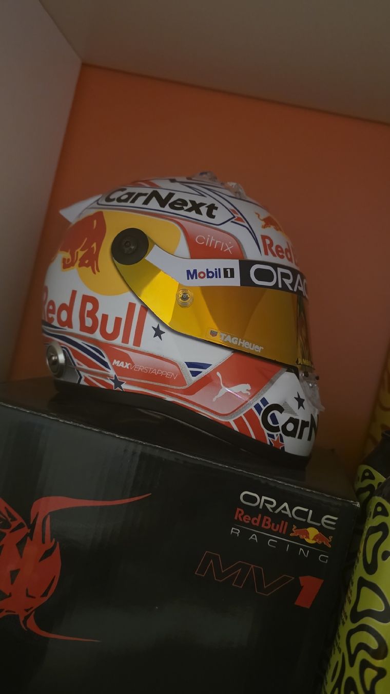 Abiti antichi: Max Verstappen Helm 1/2 – Usato da Winterthur venduto da ich_8frx 2