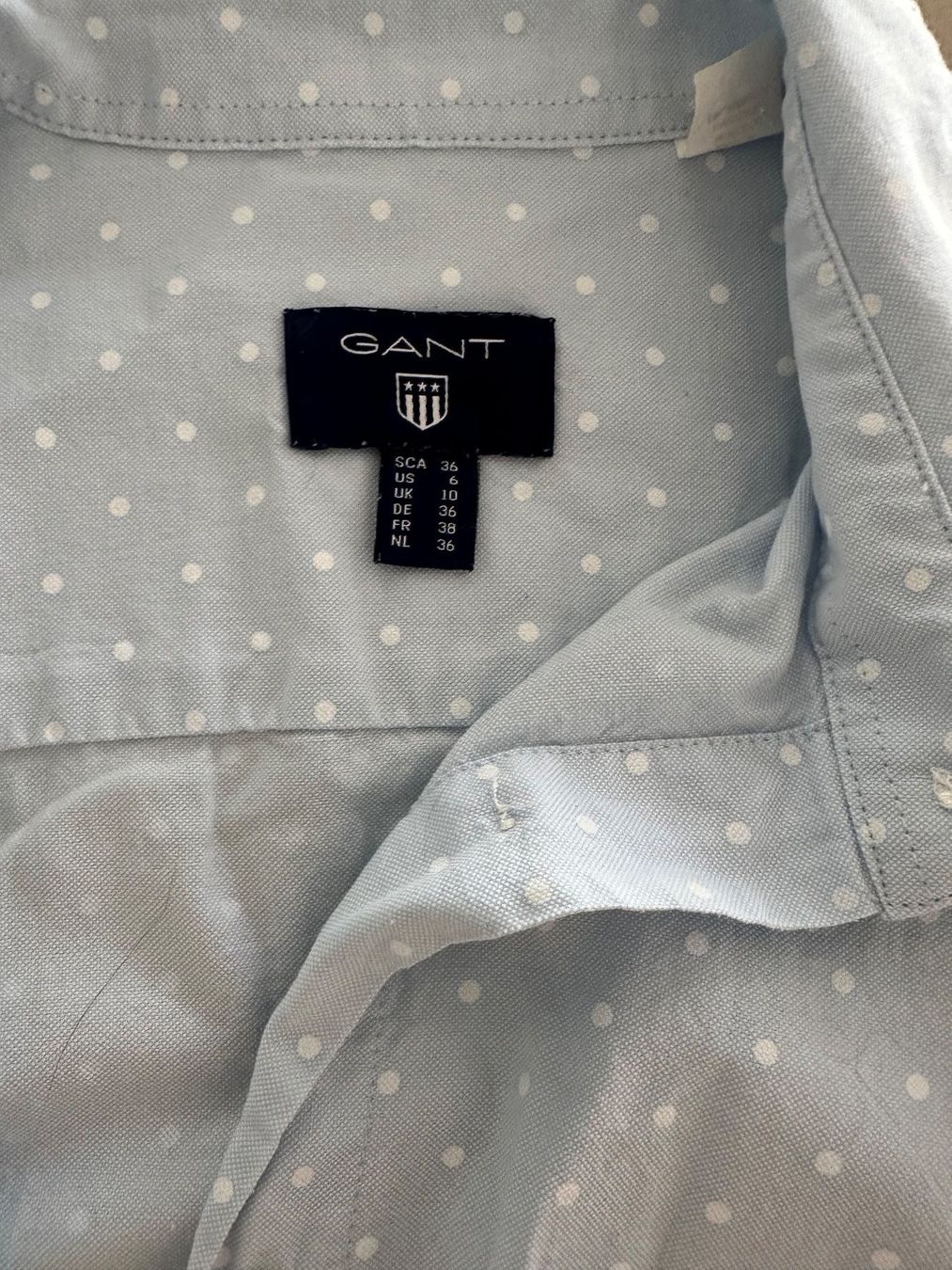 Gant Camicette: 🩵 GANT Bluse | Hellblau mit Punkten | Gr. 36 – Usato da Weggis venduto da _GMA9 3