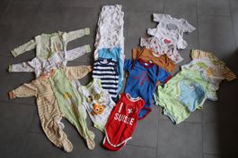 Kleiderpaket Bodies und Pyjamas Grösse 86 Jungs (13)