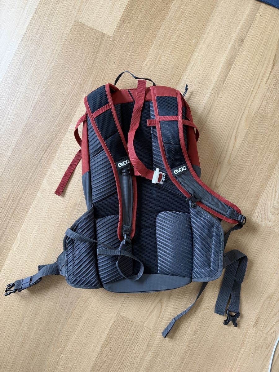 Evoc Rucksäcke: evoc ride 12l backpack, red – Gebraucht aus Zürich von Pellerine 1