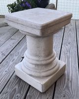 Säule aus Kunststein Höhe 40cm Auflagefläche 26/26 cm