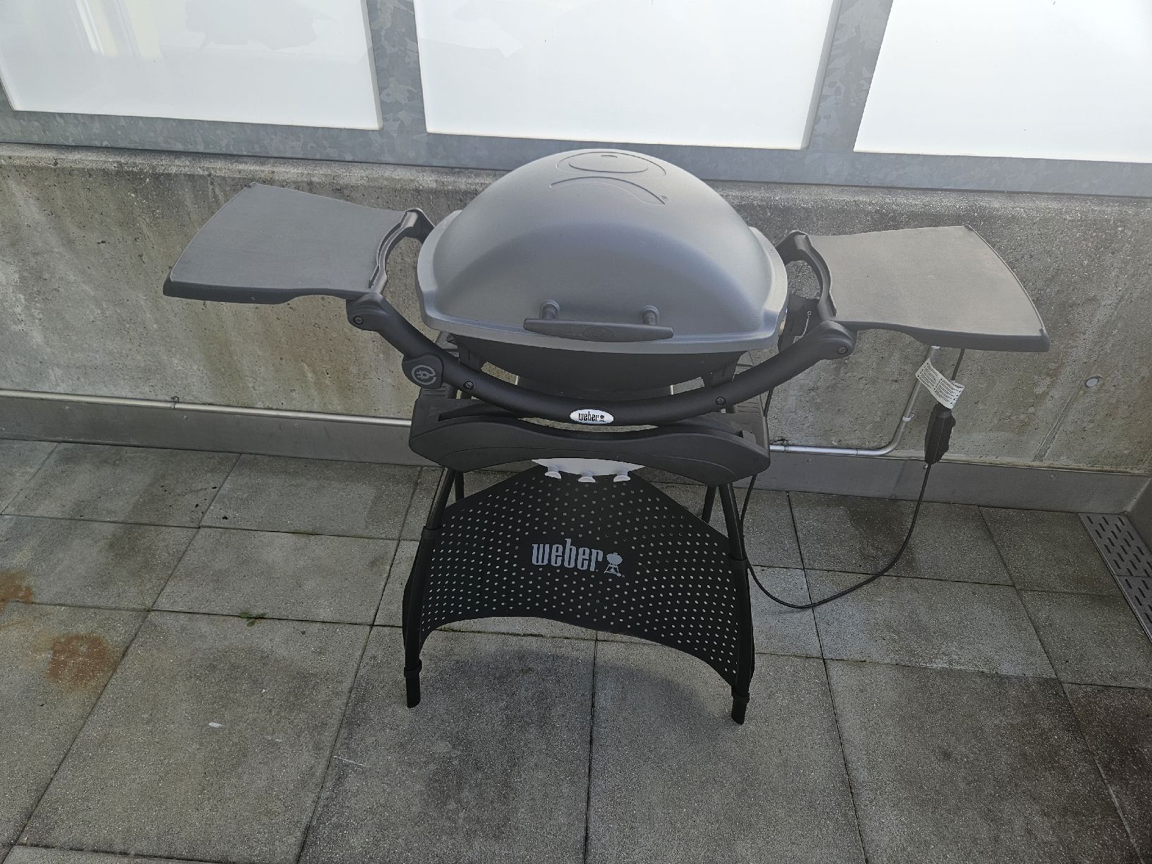 Griglie: Weber Q2400 Elektrogrill mit Stand – Usato da Gerlafingen venduto da bor_kr6x