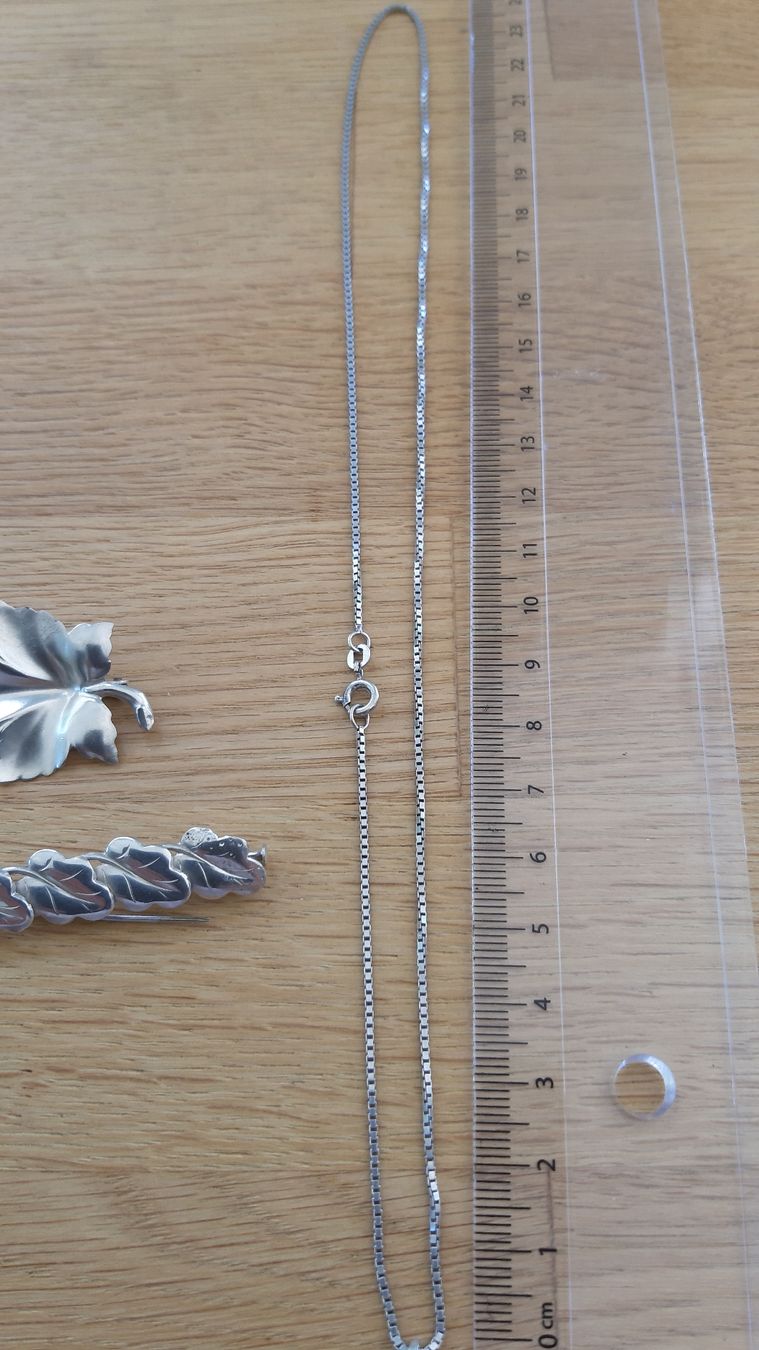 Altri gioielli: Silber 2 Broschen Kette +Sternzeichen – Usato da St. Gallen venduto da Leika2000 3