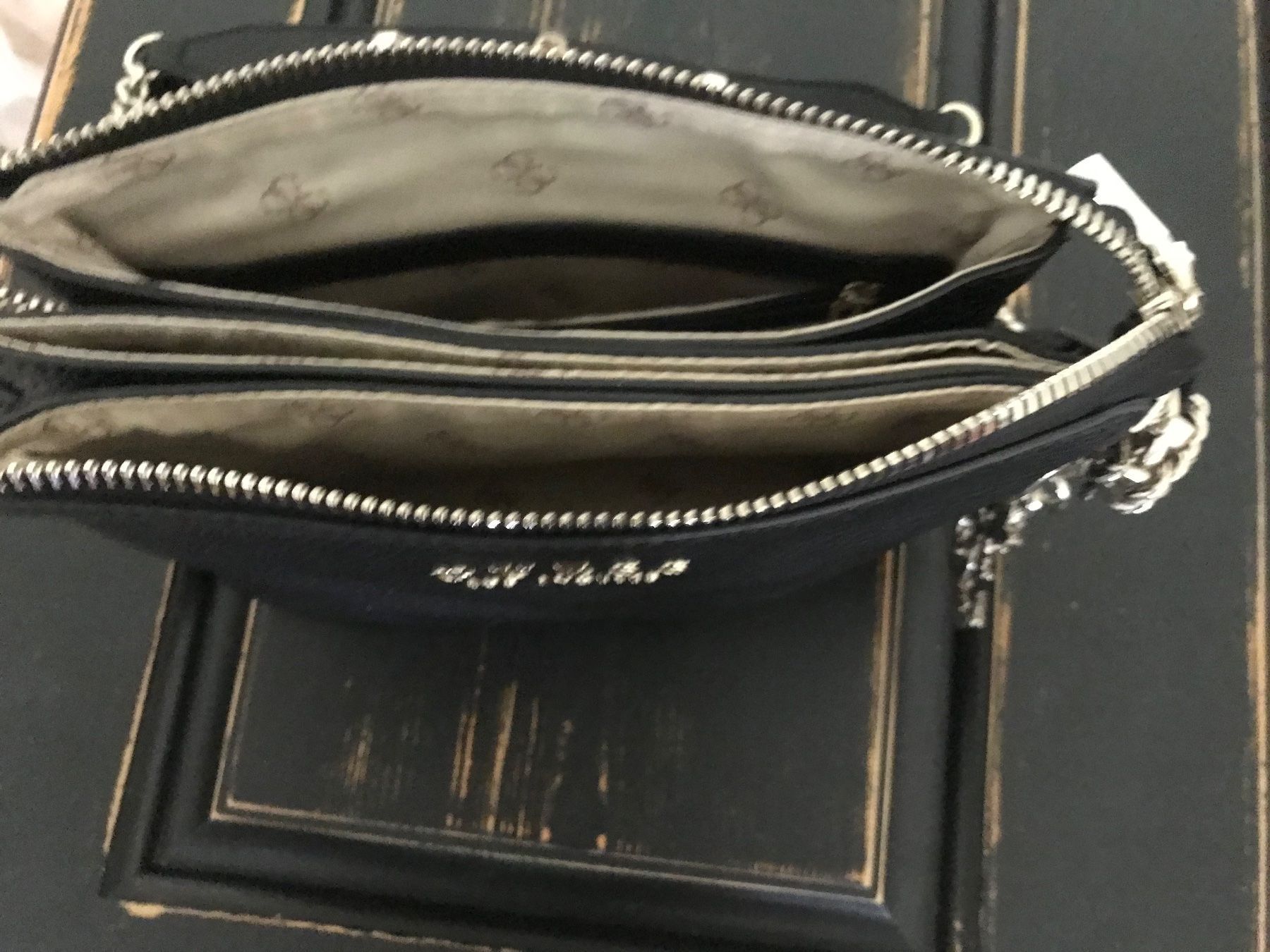 Guess Borse da donna: Umhängetasche von GUESS – Nuovo (secondo la descrizione) da Zürich venduto da Faetze0 1