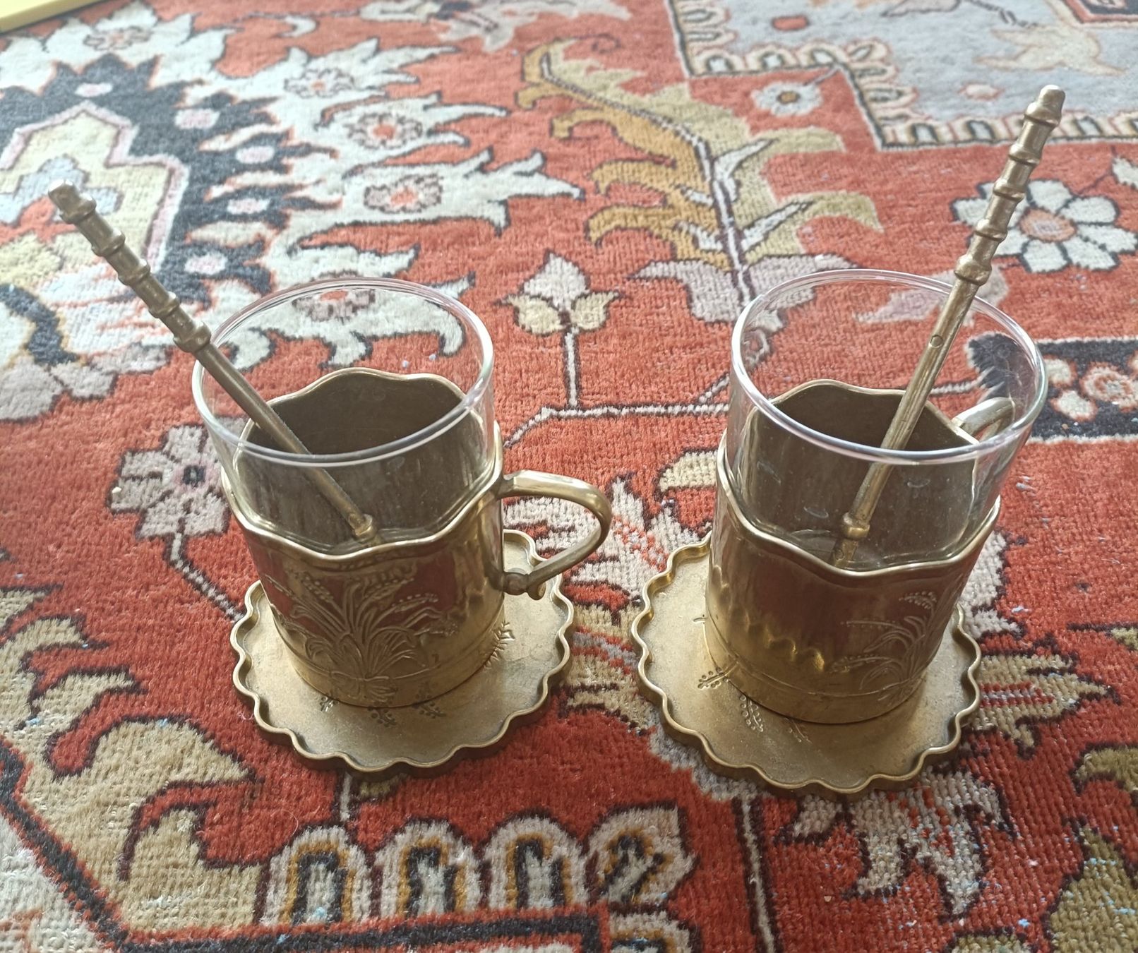 Set di piatti: Zwei Gilde Messing Teehalter mit Gläser – Usato da Schaffhausen venduto da sim_j822
