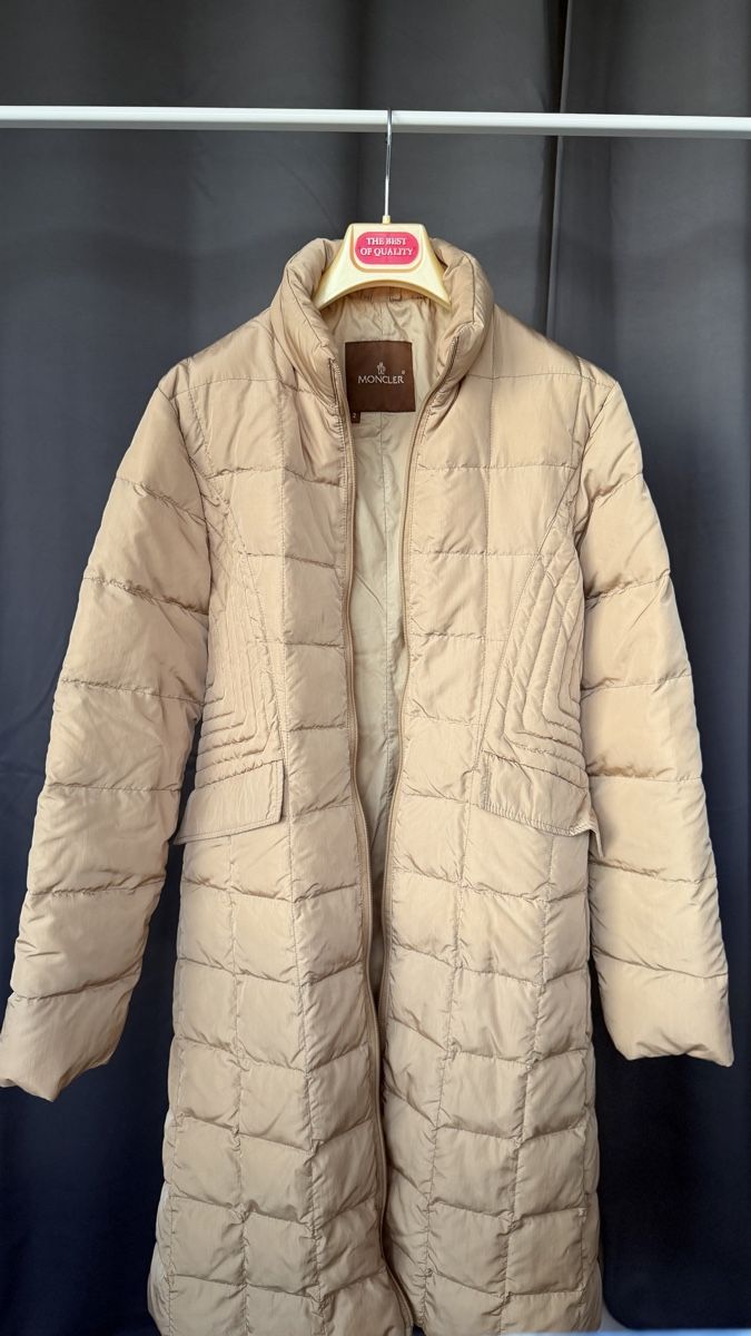 Moncler Cappotti: Moncler beige long coat – Usato da Stäfa venduto da isd_dcq6