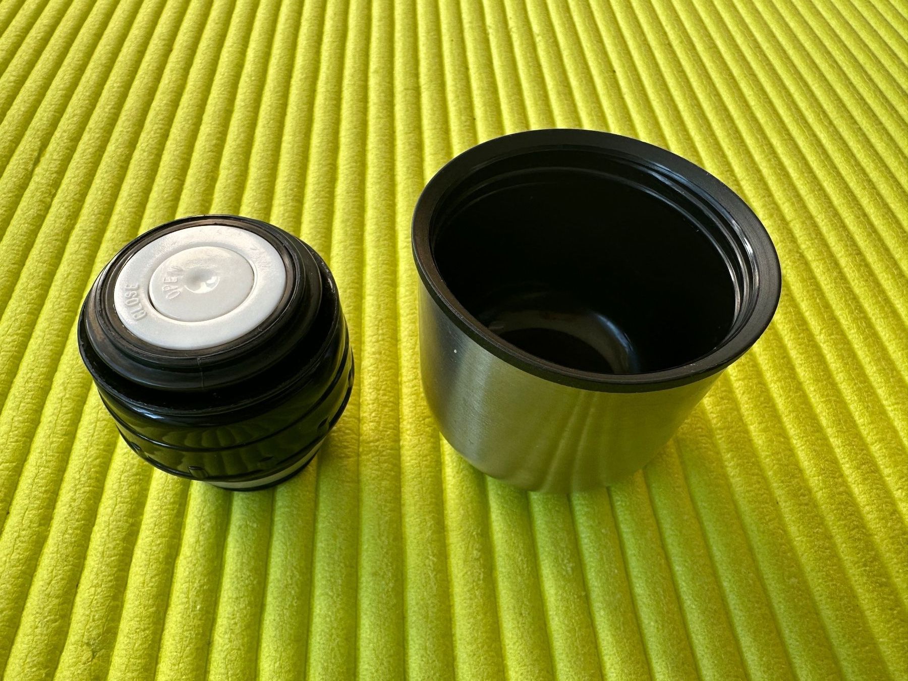 Gourdes & Thermos: Thermosflasche 0.7l mit Tragetasche – D'occasion à Stallikon par Rsiri 4