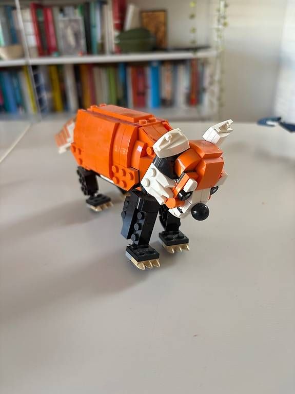 Kit di costruzioni: LEGO Creator Set: Tiger, Roter Panda, Hai & Eule – Usato da Zürich venduto da blabladiggi 2