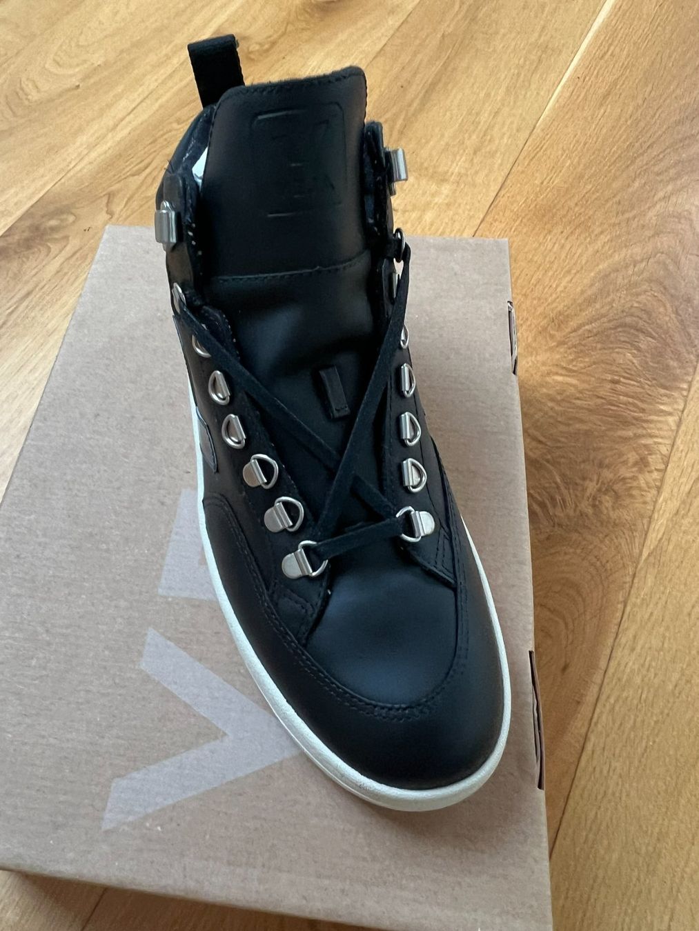 Veja Herrenschuhe: NEUE Original VEJA Sneakers, Grösse 42 – Neu und originalverpackt aus Biel-Benken BL von Aplus0 4