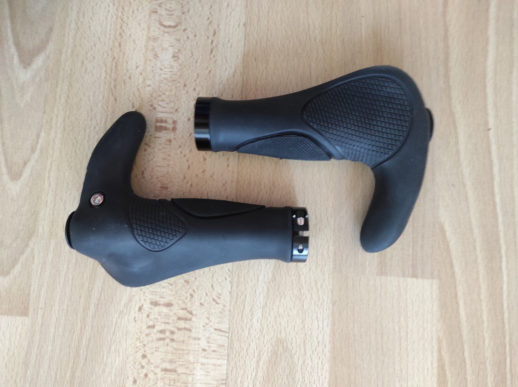 Ersatzteile: Ergonomische Lenkergriffe mit Hörnchen (Velo) – Gebraucht aus Schliern b. Köniz von
