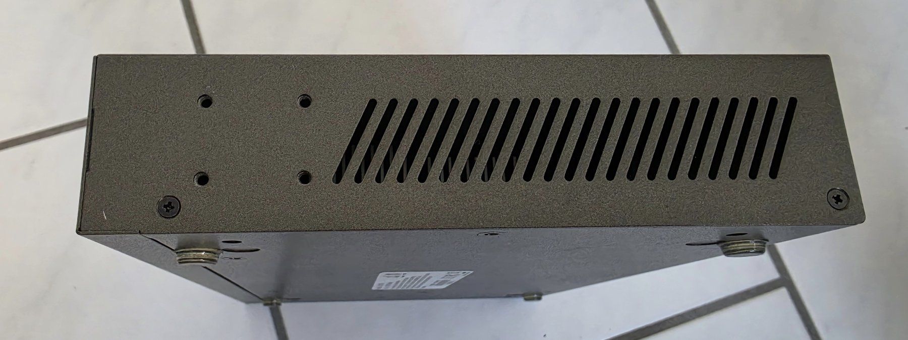 Hubs & Switches: Switch Level ONE GEU-1628 – D'occasion à Witterswil par Regus 3