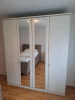 4-türiger Kleiderschrank mit Spiegel