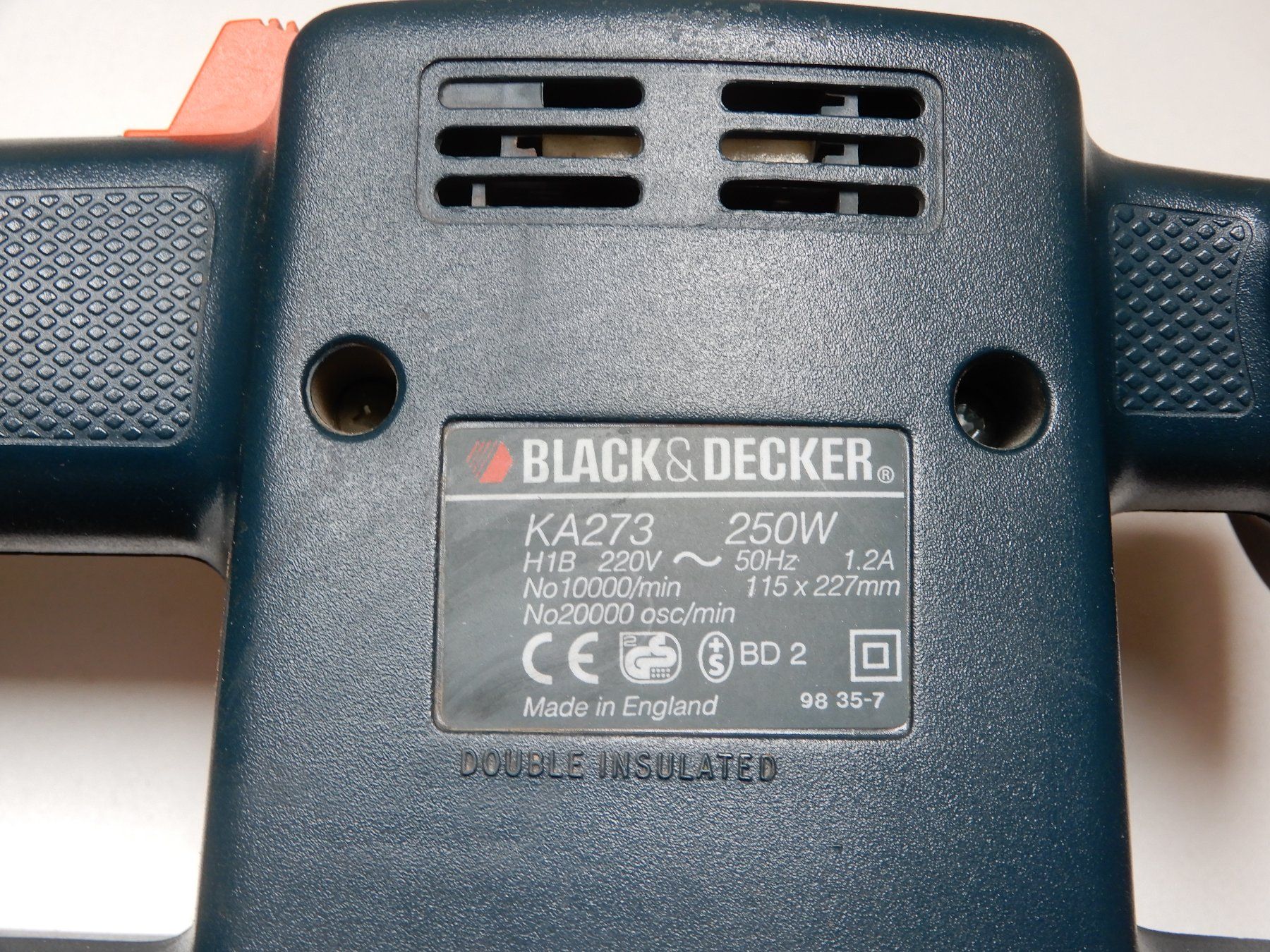 Schleifen & Polieren: Schwingschleifer - Black & Decker KA273 – Gebraucht aus Hochfelden von  3