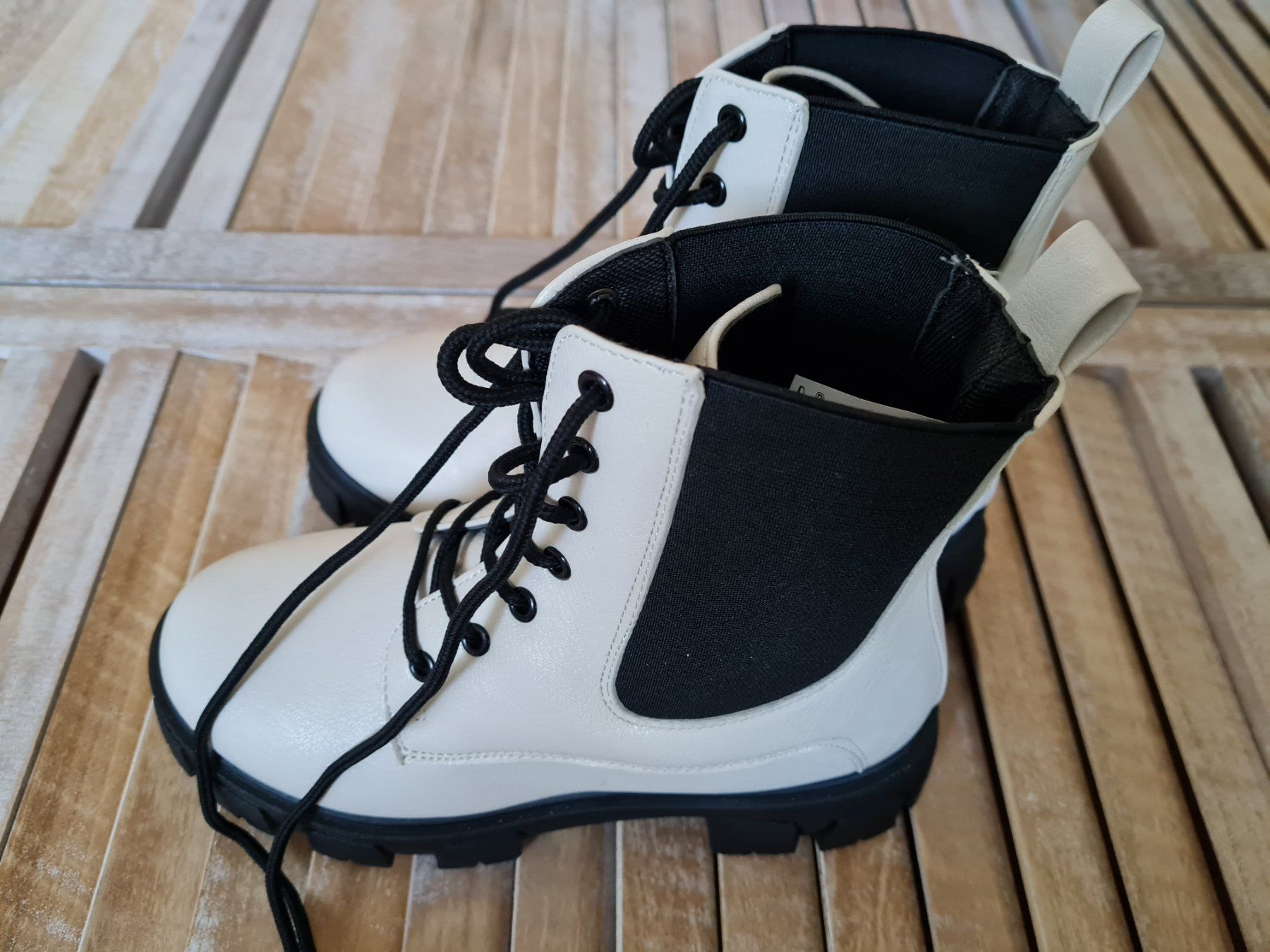 Damenschuhe: Bottes – Neu (gemäss Beschreibung) aus Grand-Lancy von ana_7y2f