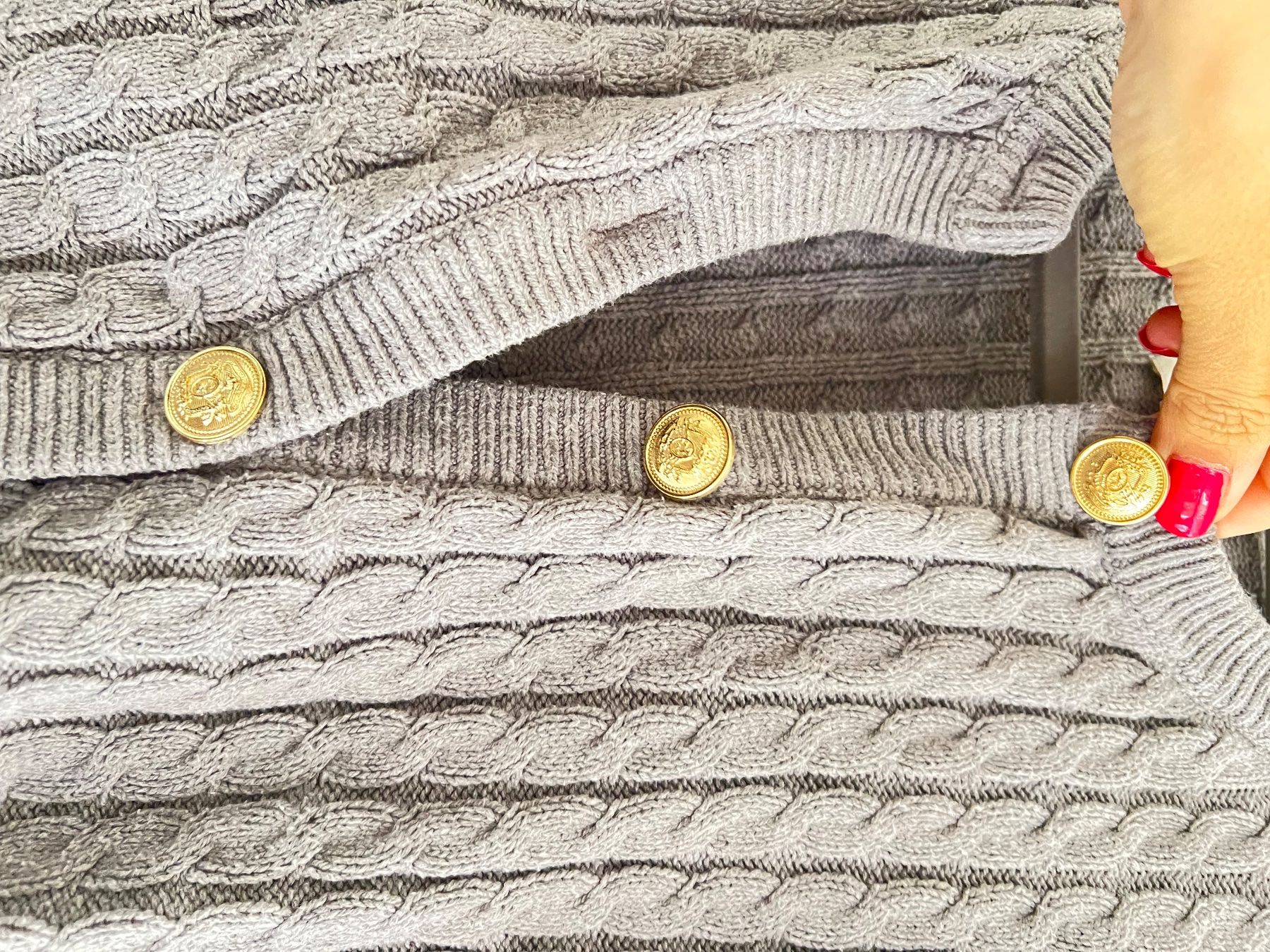 H&M Pulls & Sweat-shirts: H&M kurzes Strickshirt grau – D'occasion à Zürich par Lotti243 1