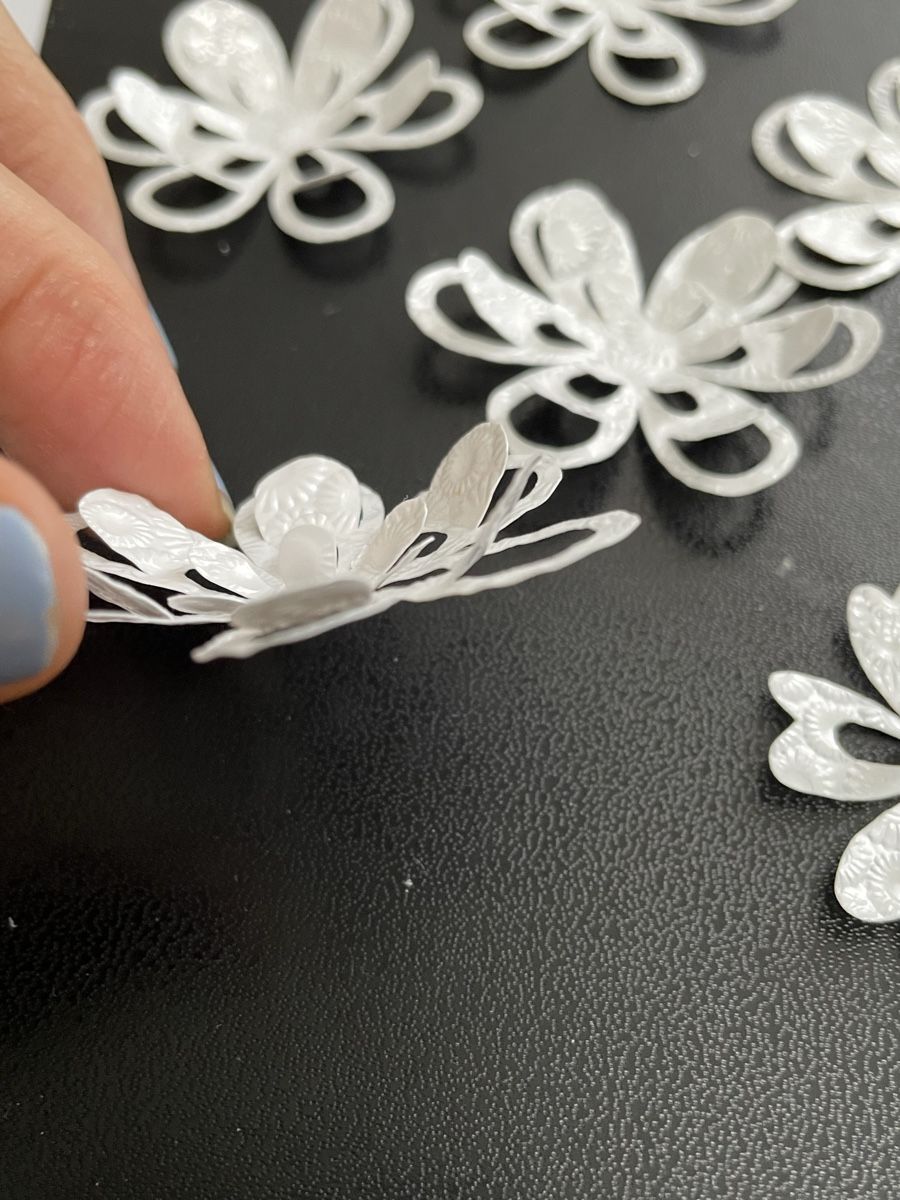 Tutte le decorazioni: Jakob Schlaepfer 7 weisse 3D Blumen  Deko – Nuovo (secondo la descrizione) da Winterthur venduto da tat_ky5h 2