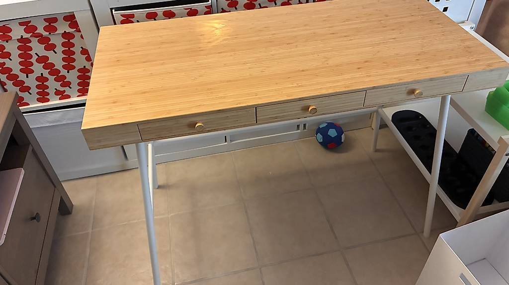 Ikea Bureaux: Schreibtisch – D'occasion à Wolhusen par Tascha